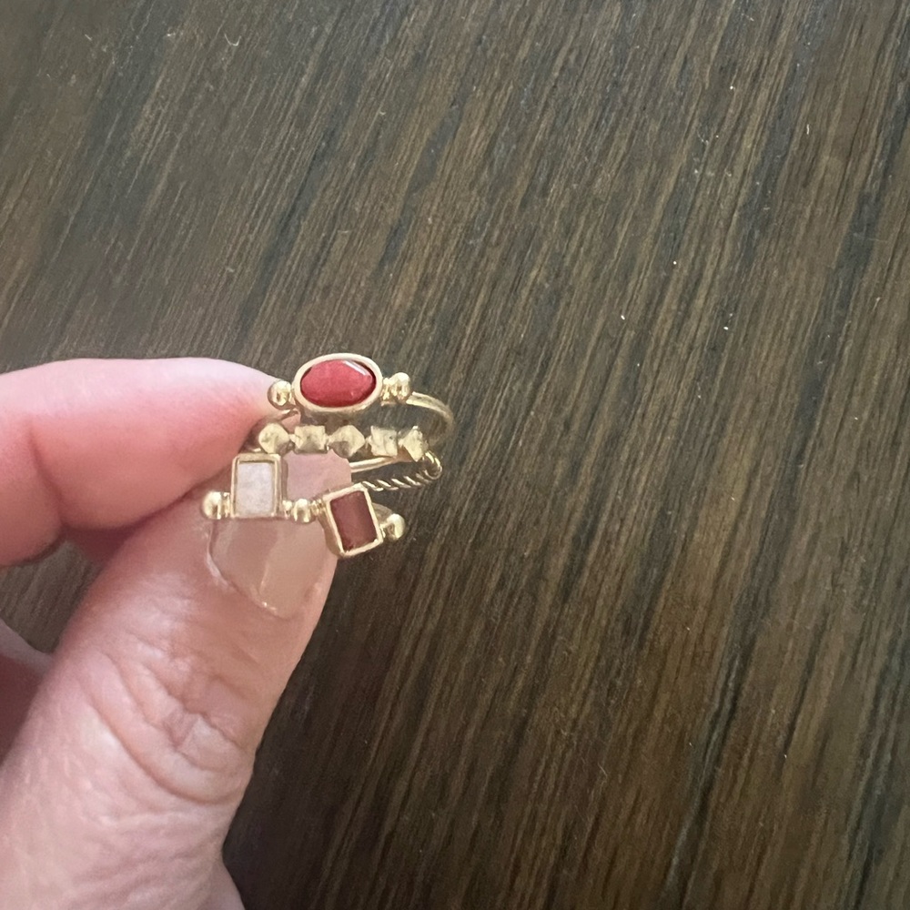 7 Assorted Rings - Picture 2 of 5